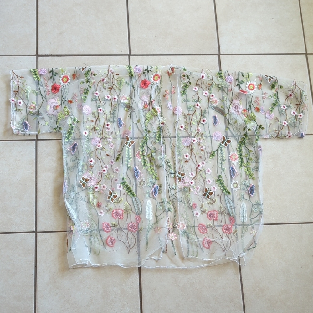Embroidered Floral Sheer Kimono Top - White/Cream